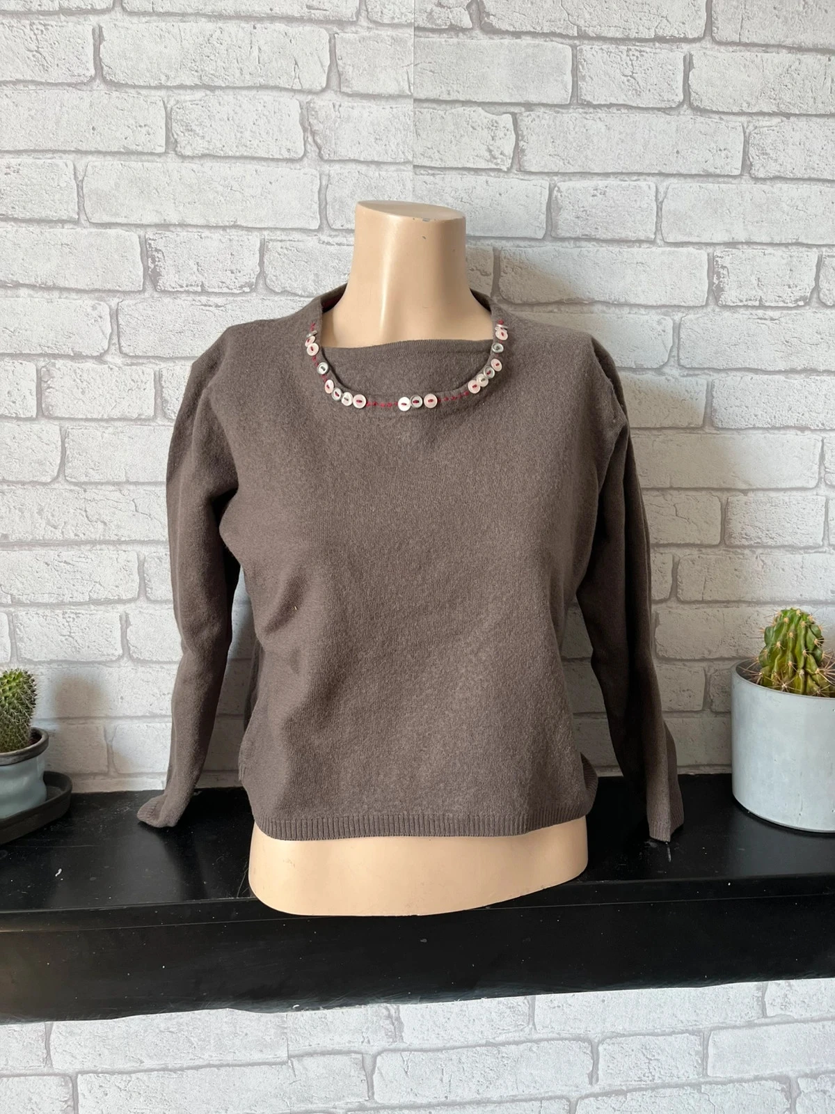 Pull court marron à col bijou – Taille 40 – Scottage